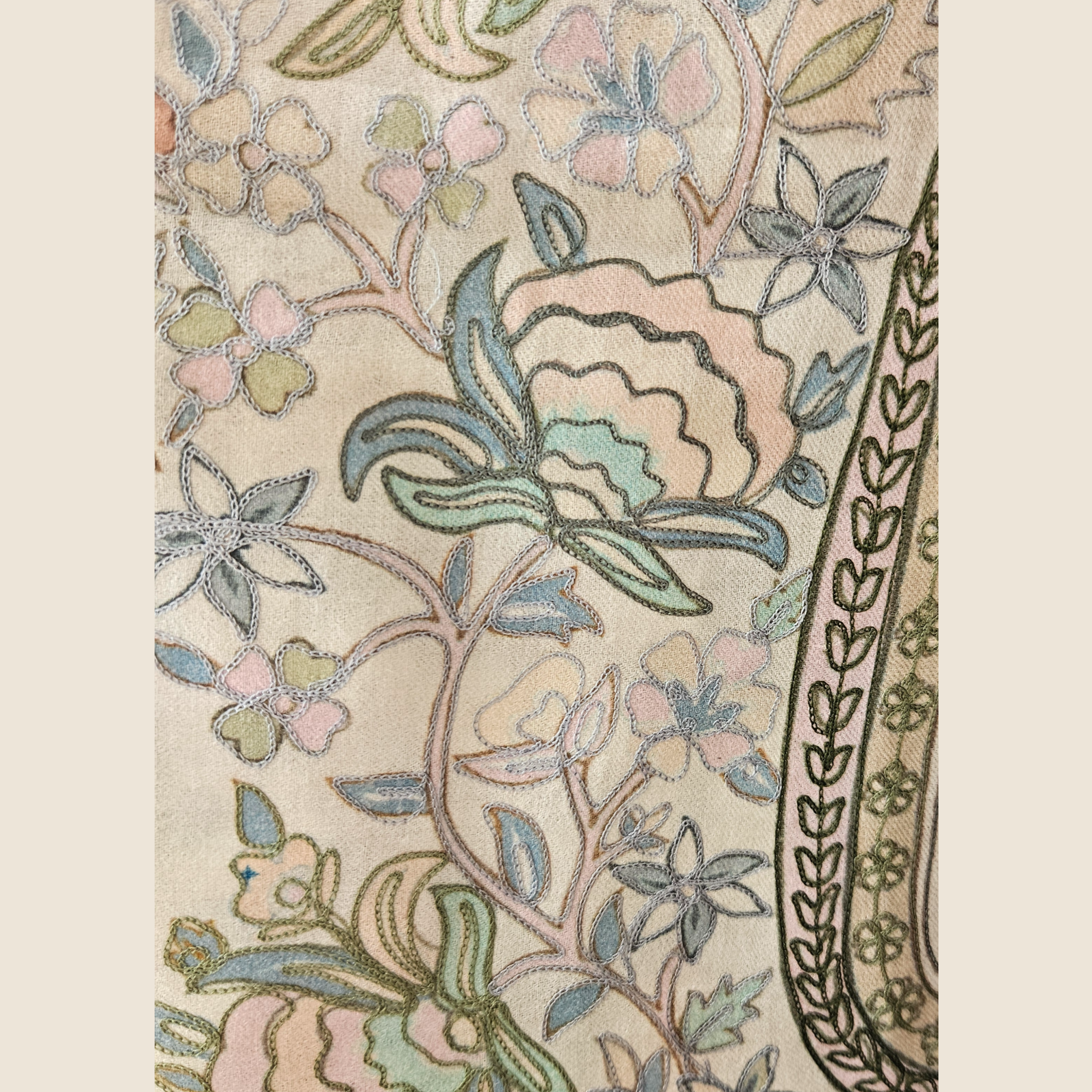 Schal aus Kaschmir, pastel mit Blumen