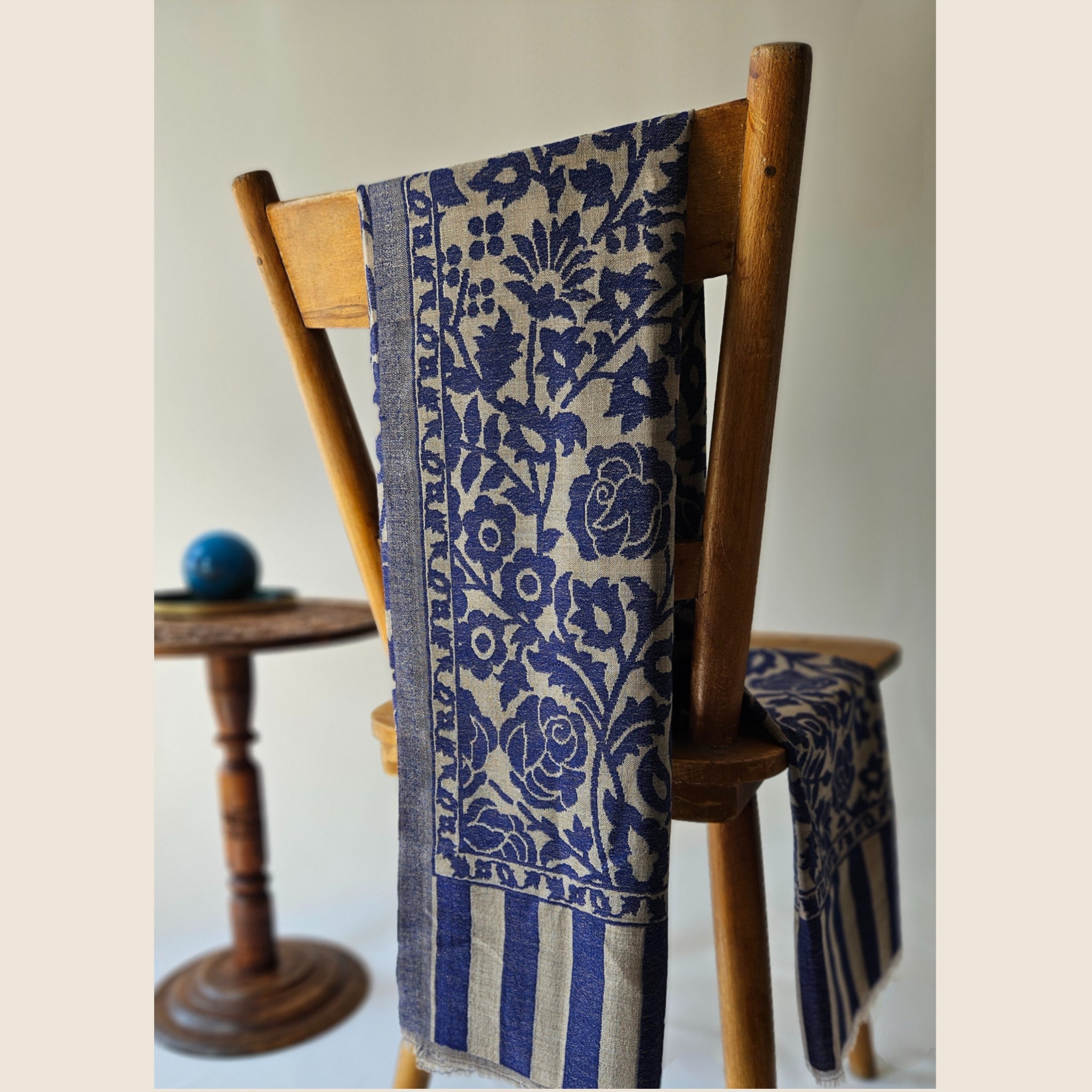 Schal aus Kaschmir, blaues Webmuster