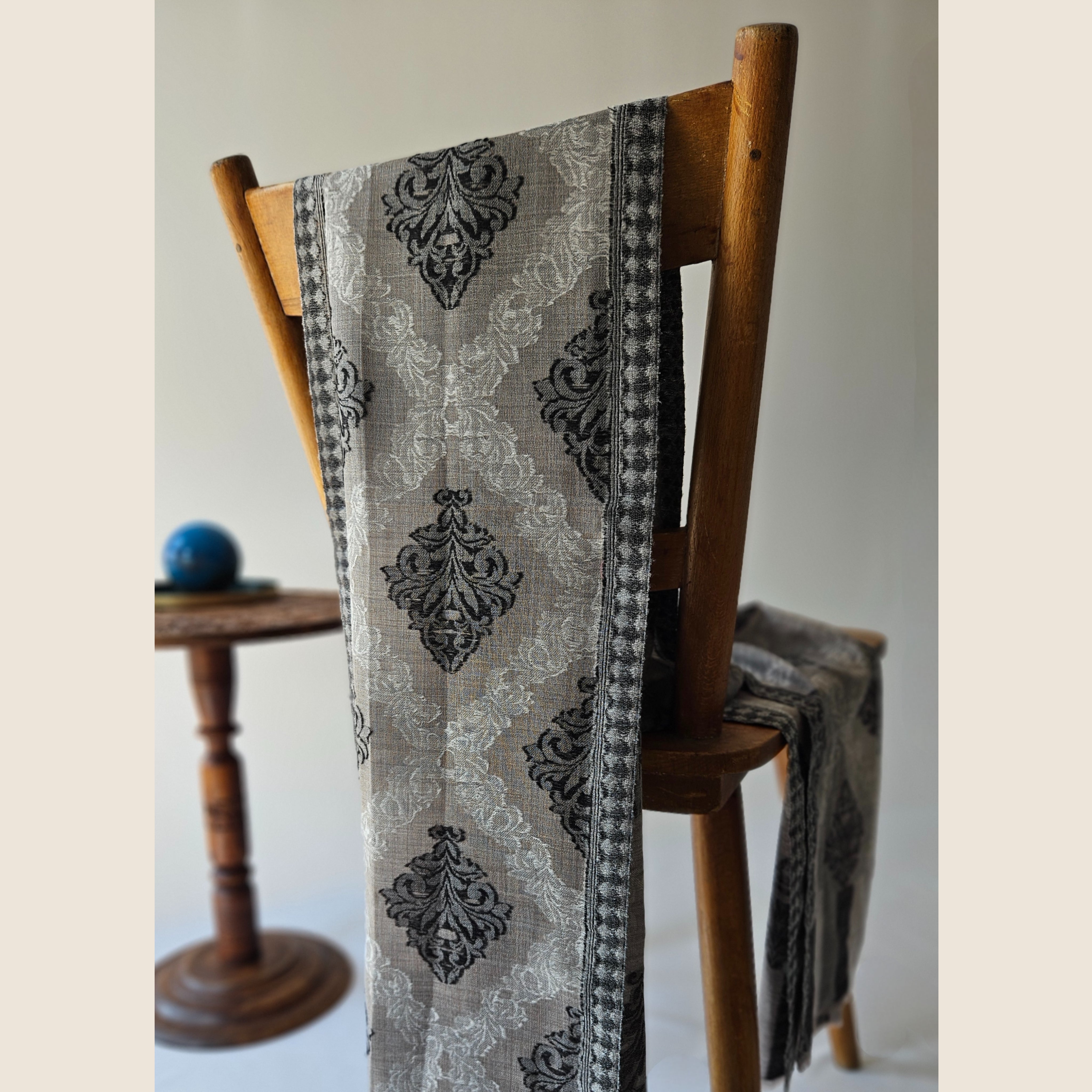 Schal aus Kaschmir, graues Webmuster